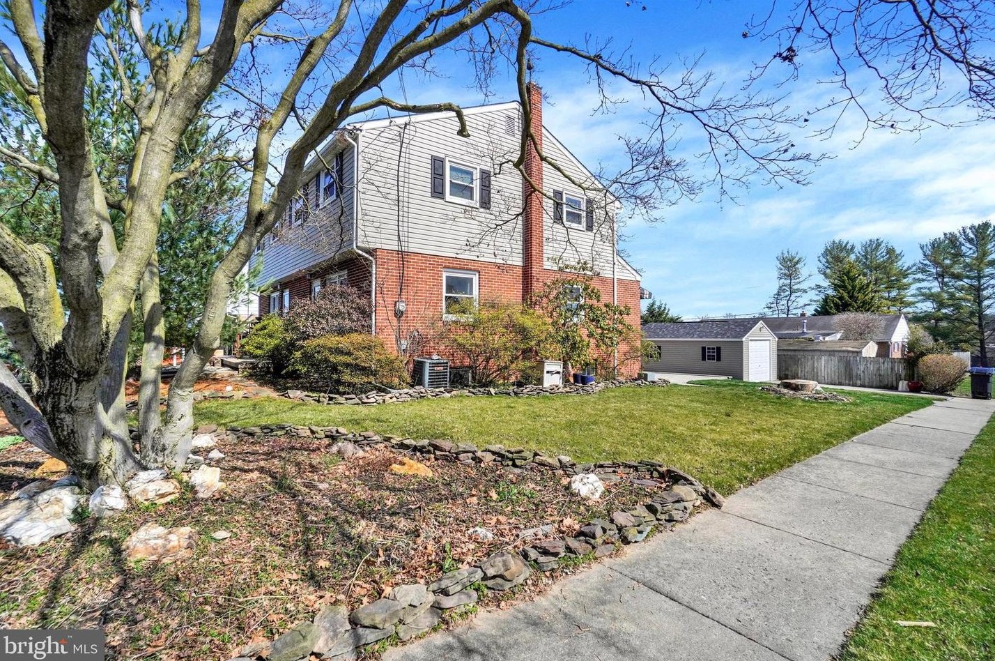 1360 Calvert Ln, Lancaster PA  17603-6828 exterior