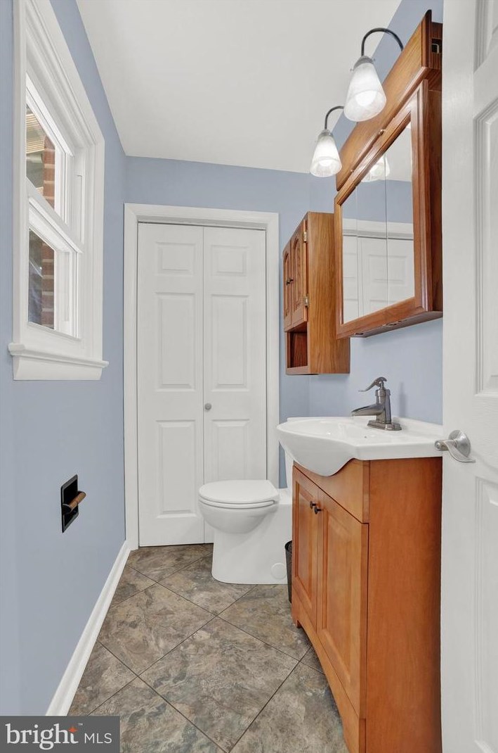 1360 Calvert Ln, Lancaster PA  17603-6828 exterior