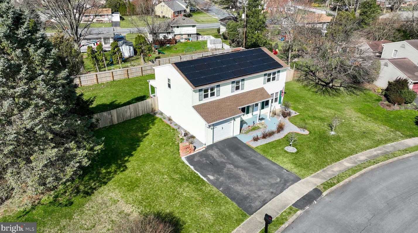 104 Armstrong Ln, Lancaster PA  17603-5972 exterior