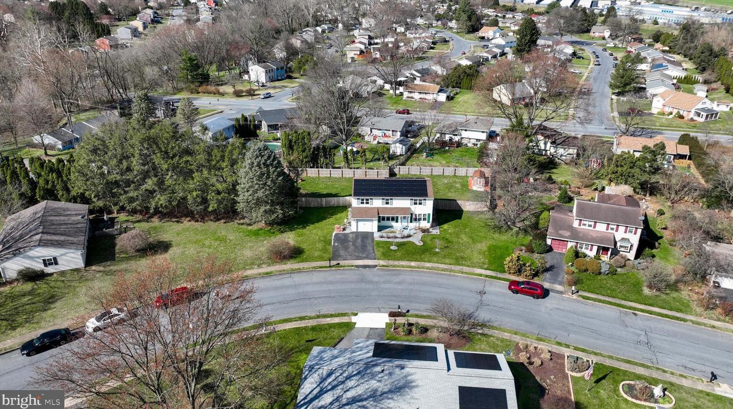 104 Armstrong Ln, Lancaster PA  17603-5972 exterior