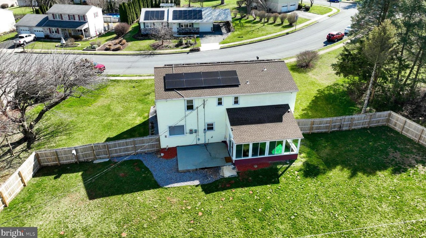 104 Armstrong Ln, Lancaster PA  17603-5972 exterior