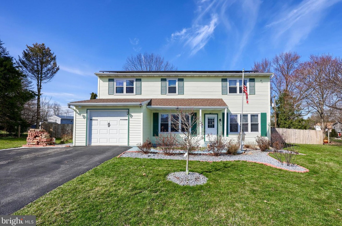 104 Armstrong Ln, Lancaster PA  17603-5972 exterior