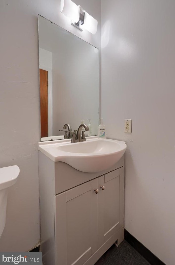 104 Armstrong Ln, Lancaster PA  17603-5972 exterior