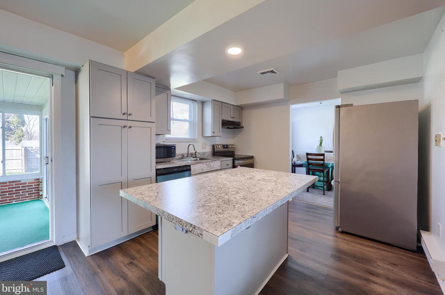 104 Armstrong Ln, Lancaster PA  17603-5972 exterior