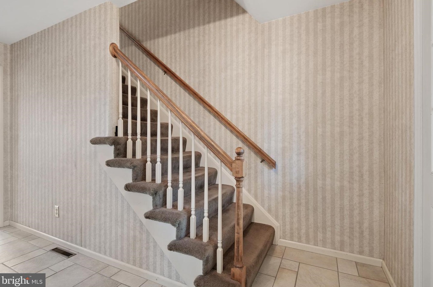 13 Strawberry Ln, Lancaster PA  17602-1637 exterior