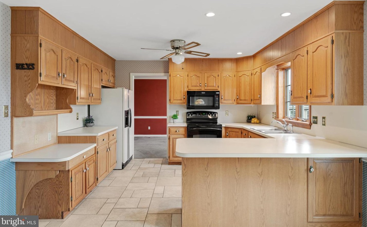 13 Strawberry Ln, Lancaster PA  17602-1637 exterior