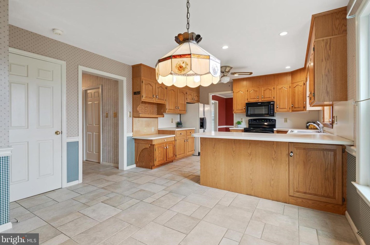 13 Strawberry Ln, Lancaster PA  17602-1637 exterior