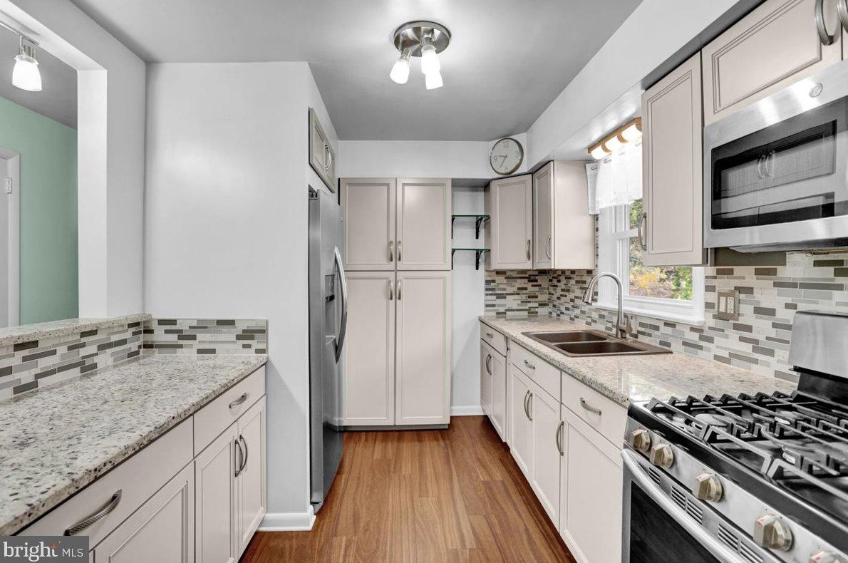 1800 Colonial Manor Dr, Lancaster PA  17603-6000 exterior