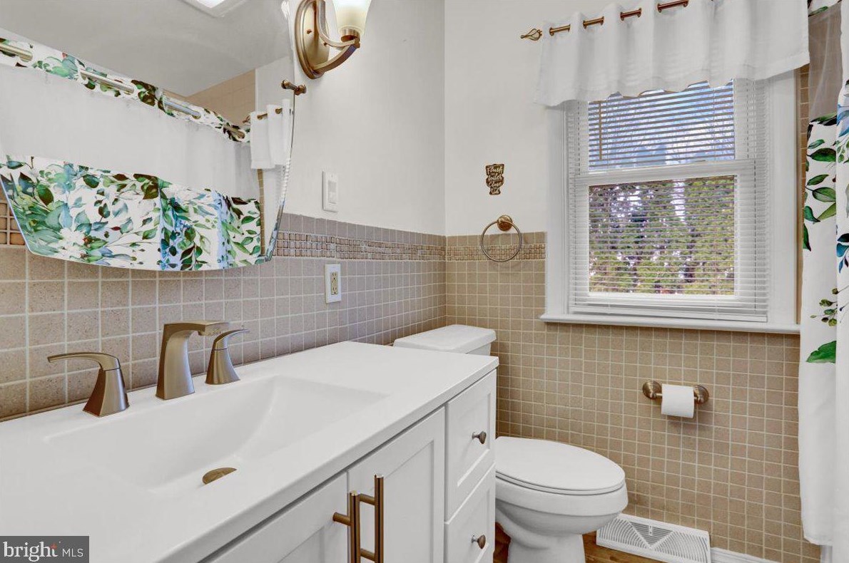 1800 Colonial Manor Dr, Lancaster PA  17603-6000 exterior