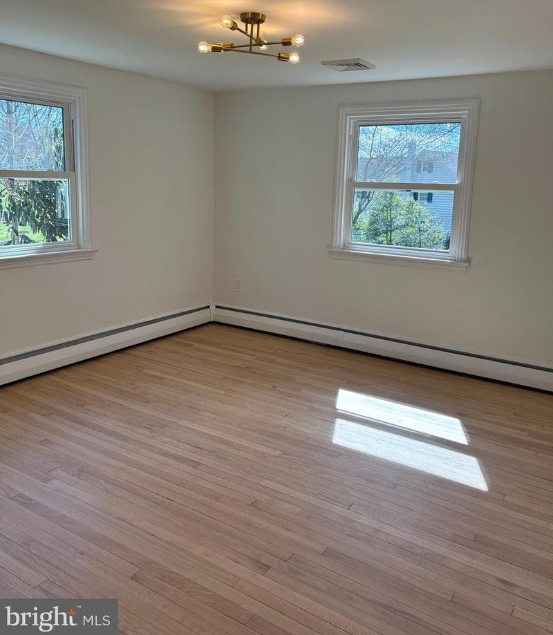 2106 Lyndell Dr, Lancaster PA  17601-5728 exterior