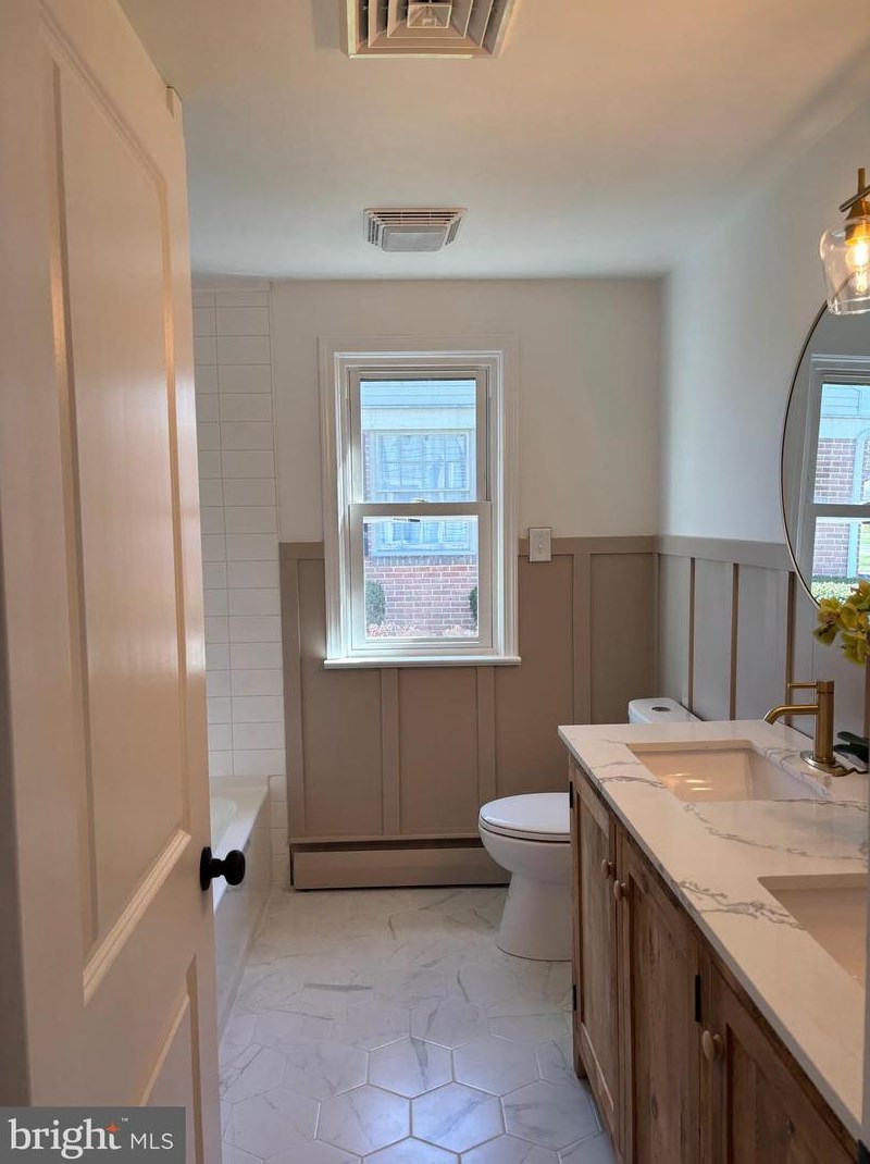 2106 Lyndell Dr, Lancaster PA  17601-5728 exterior