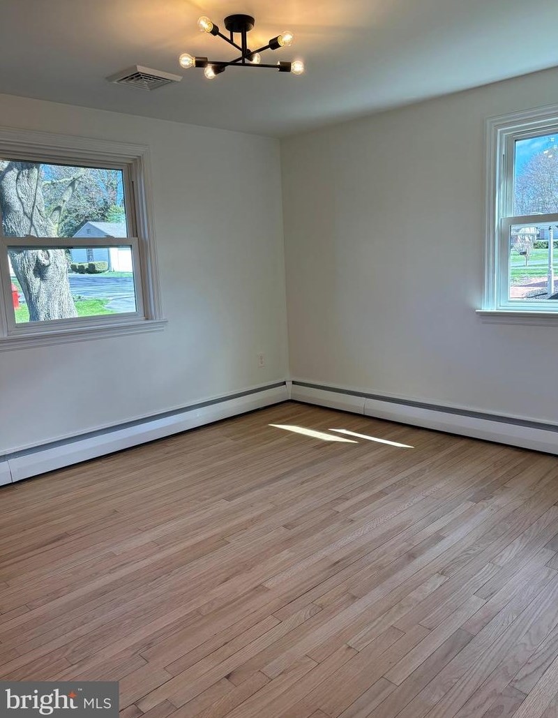 2106 Lyndell Dr, Lancaster PA  17601-5728 exterior