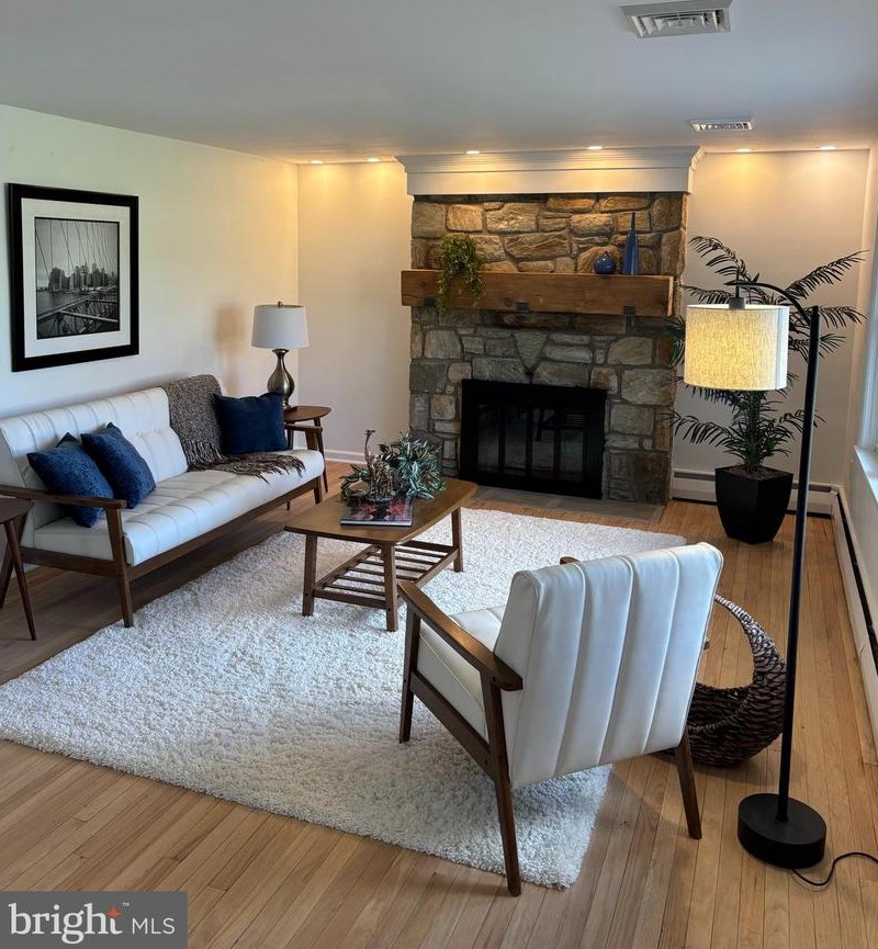 2106 Lyndell Dr, Lancaster PA  17601-5728 exterior