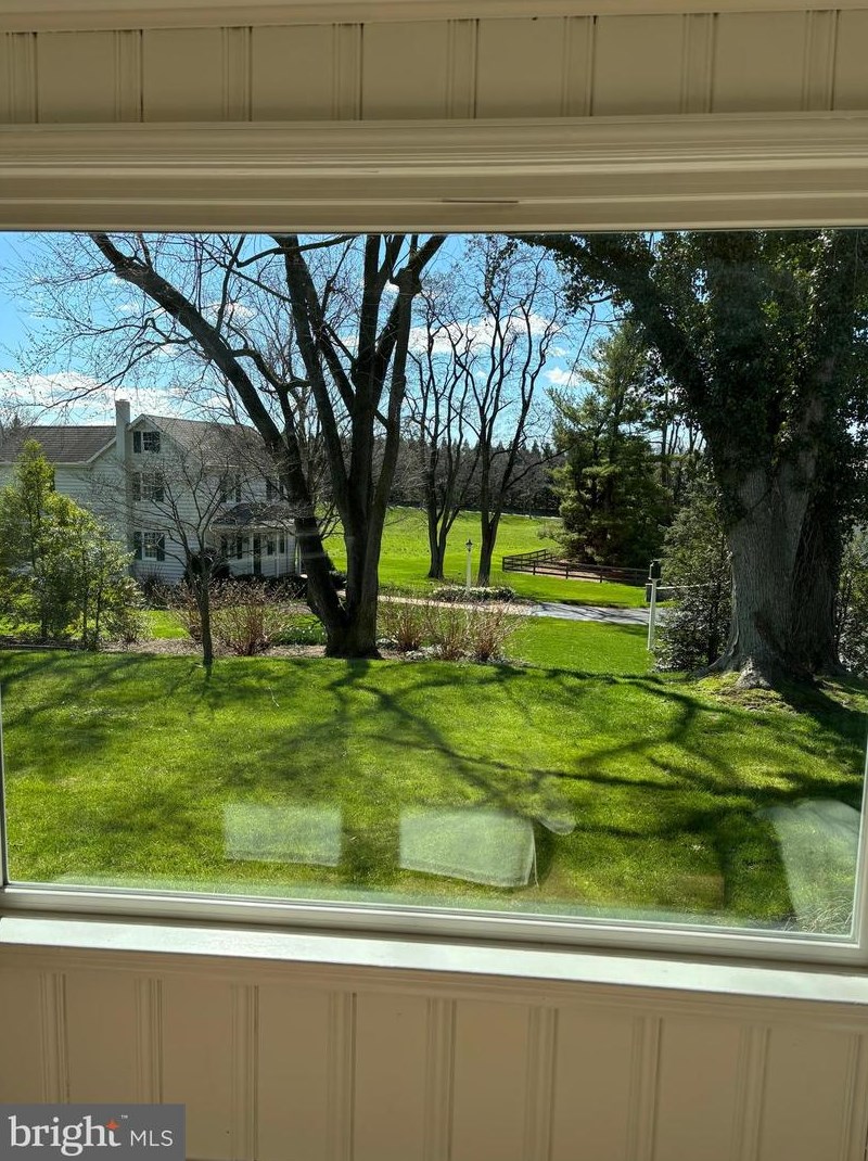 2106 Lyndell Dr, Lancaster PA  17601-5728 exterior