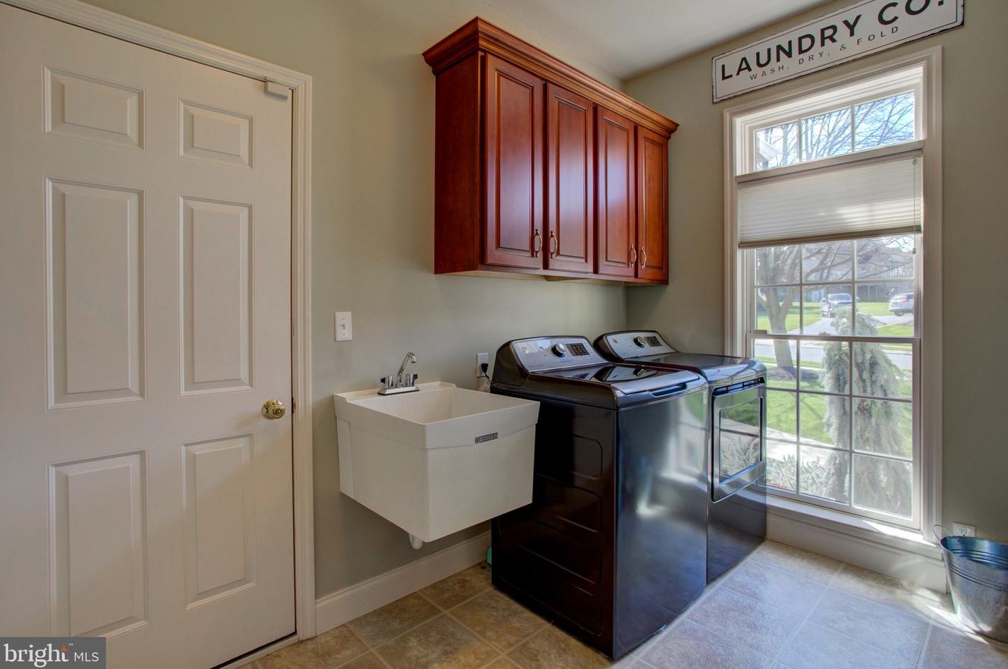 2141 Colleens Way, Lancaster PA  17601-5756 exterior