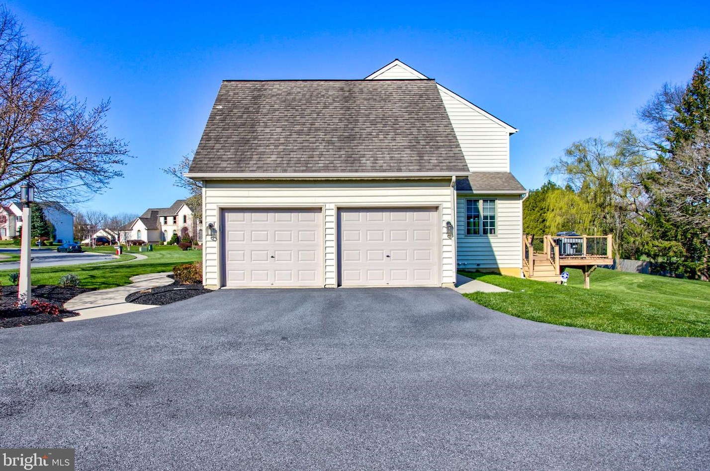 2141 Colleens Way, Lancaster PA  17601-5756 exterior