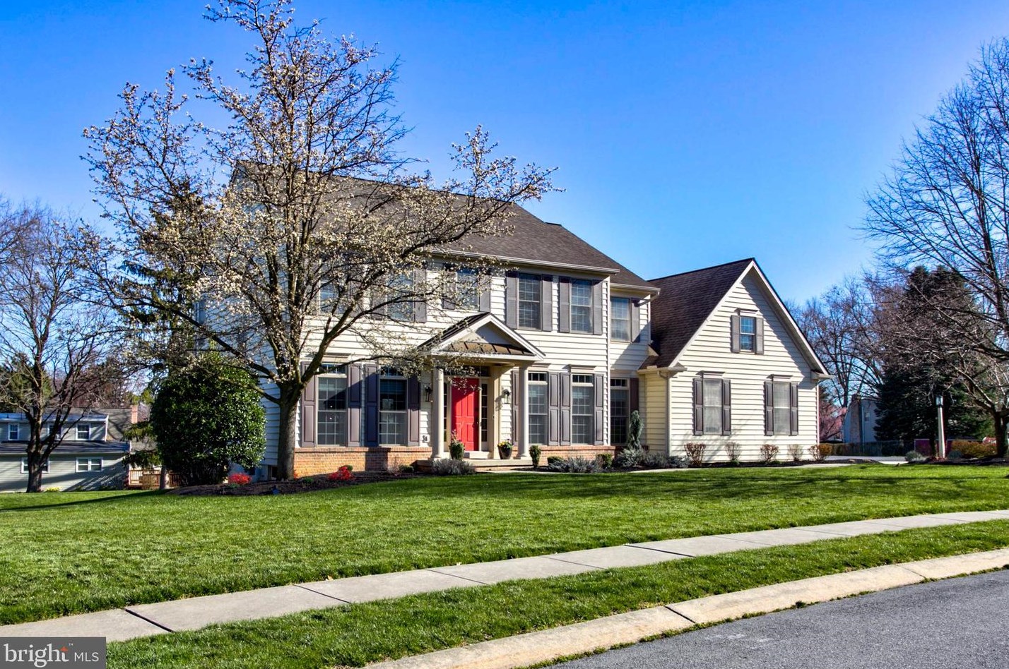 2141 Colleens Way, Lancaster PA  17601-5756 exterior