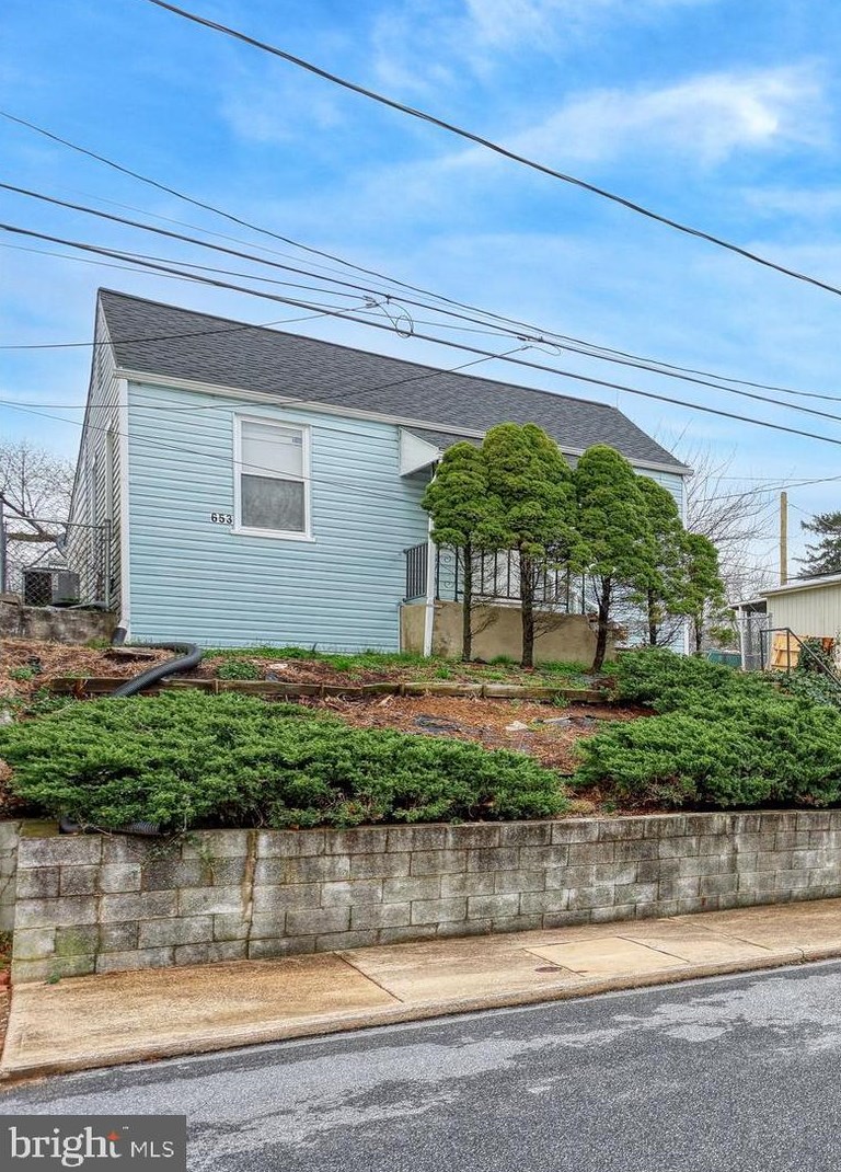 653 9th St, Kinderhook PA  17512-1802 exterior