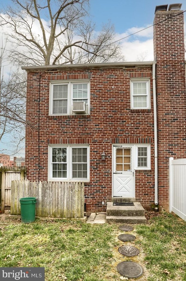 627 Marshall St, Lancaster PA  17602-2166 exterior