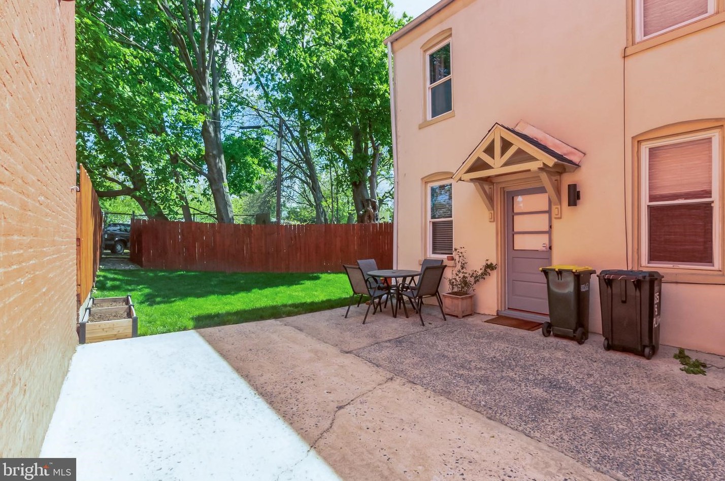 465 Plum St, Lancaster PA  17602-3709 exterior
