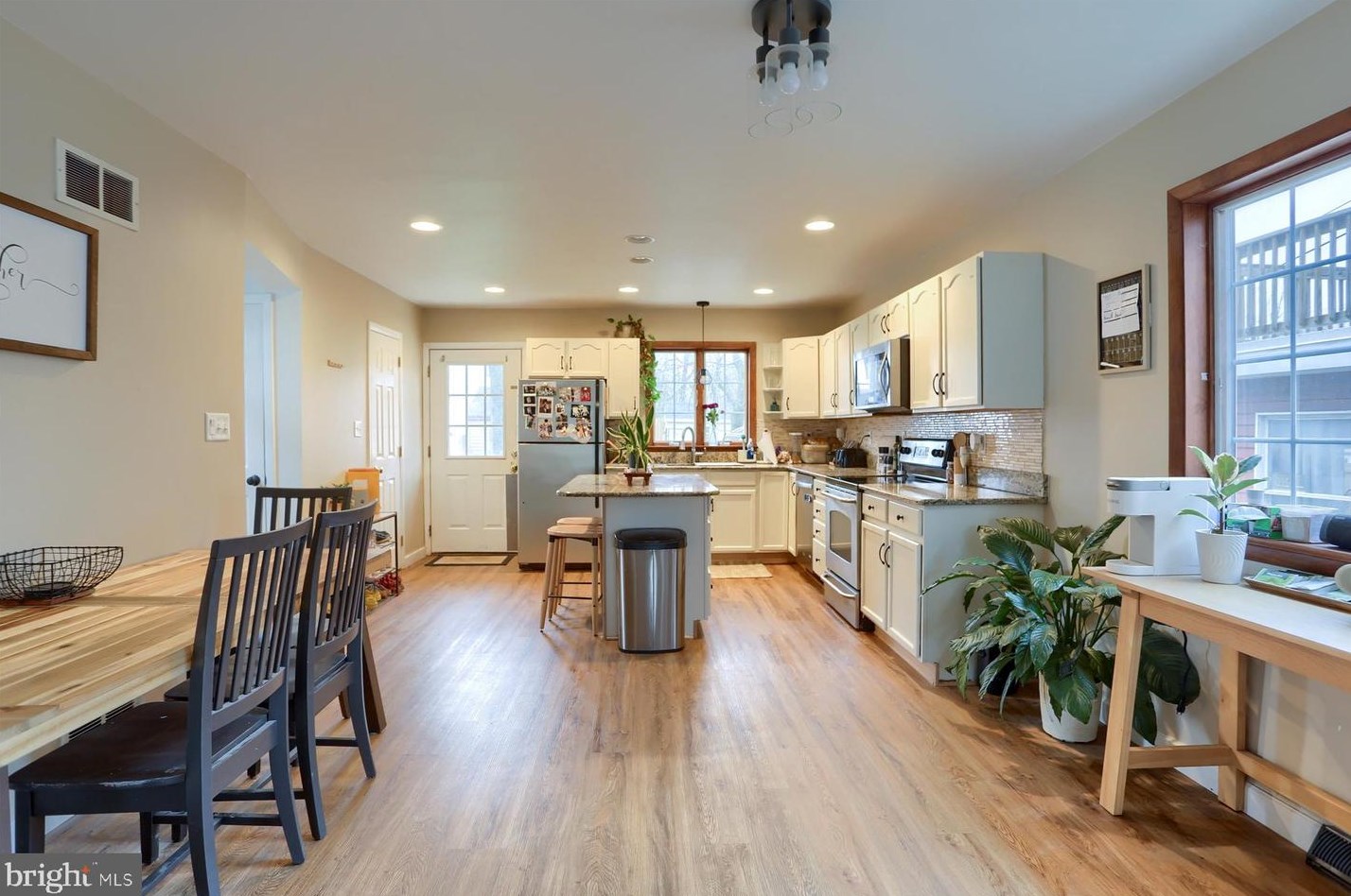627 Main St, Ephrata PA  17522-1718 exterior