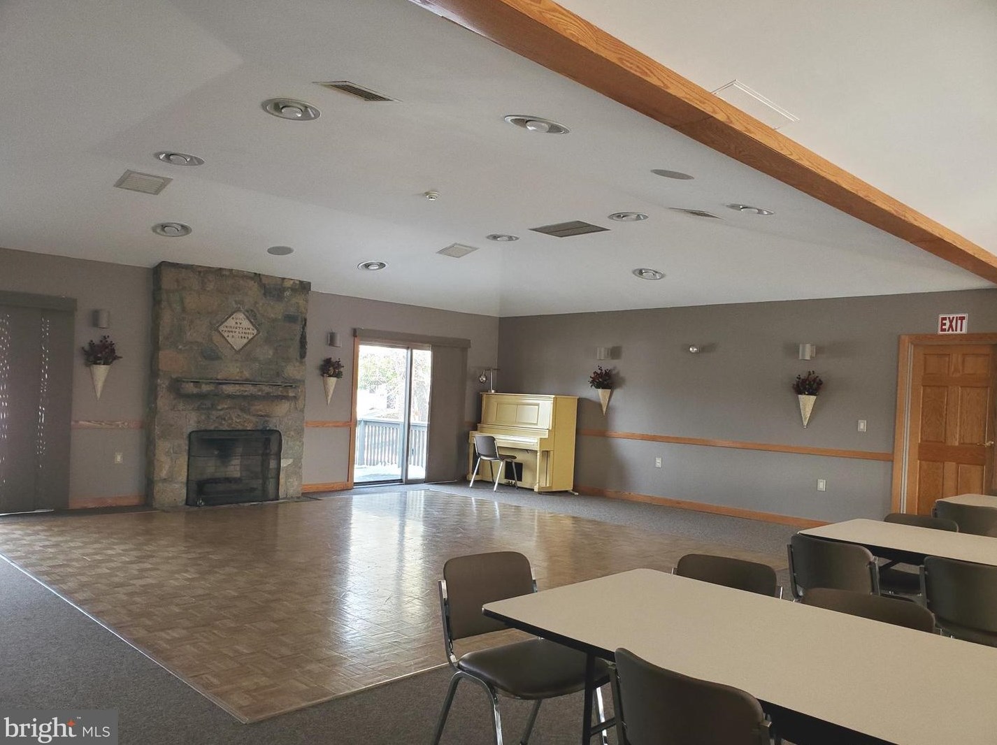 410 Valleybrook Dr, Lancaster PA  17601-4642 exterior