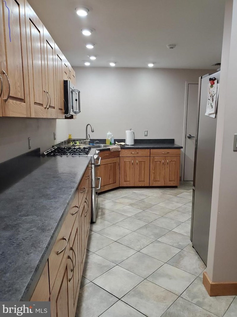 410 Valleybrook Dr, Lancaster PA  17601-4642 exterior