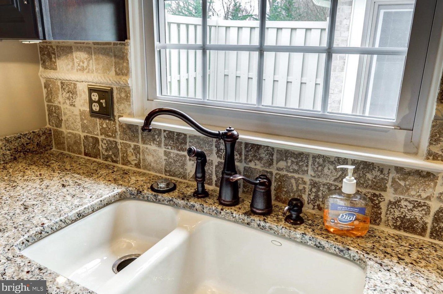 410 Valleybrook Dr, Lancaster PA  17601-4642 exterior