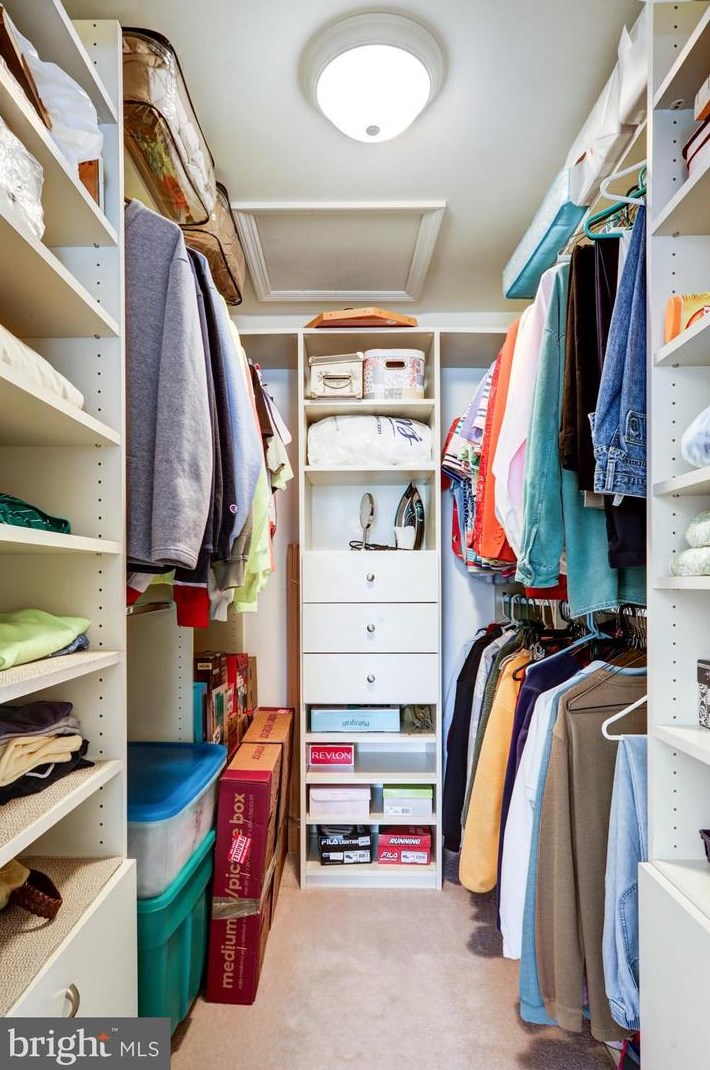 410 Valleybrook Dr, Lancaster PA  17601-4642 exterior