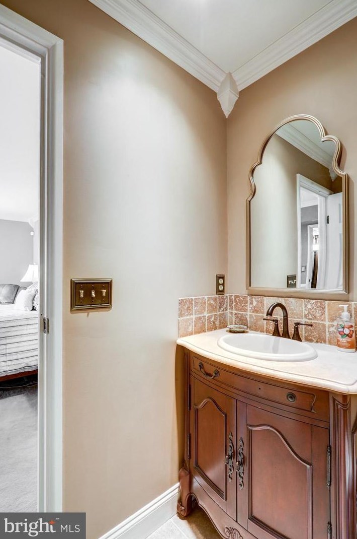 410 Valleybrook Dr, Lancaster PA  17601-4642 exterior