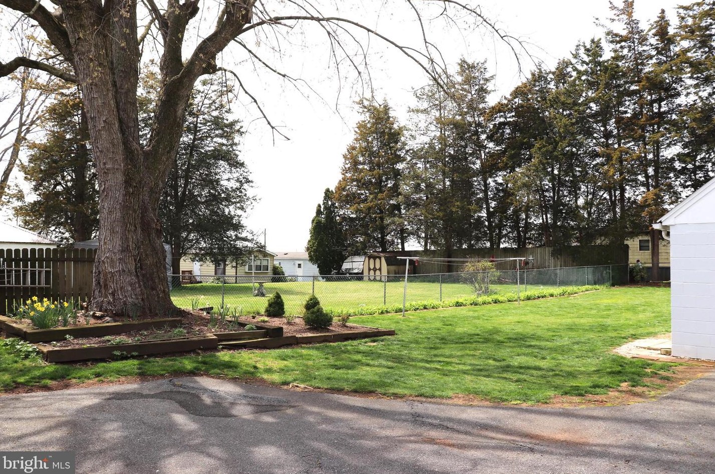 131 Old Mill Rd, Ephrata PA  17522-1810 exterior