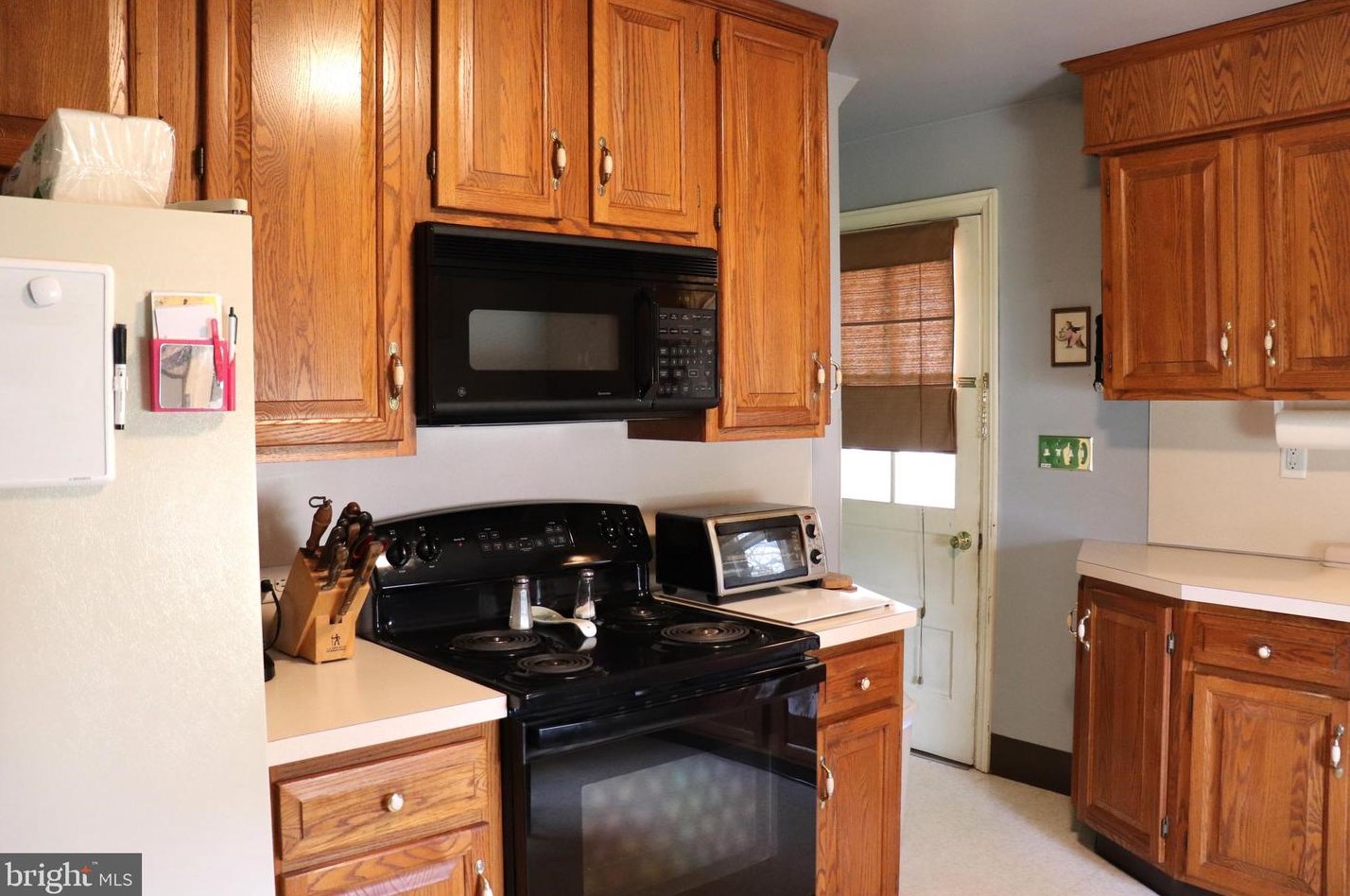 131 Old Mill Rd, Ephrata PA  17522-1810 exterior
