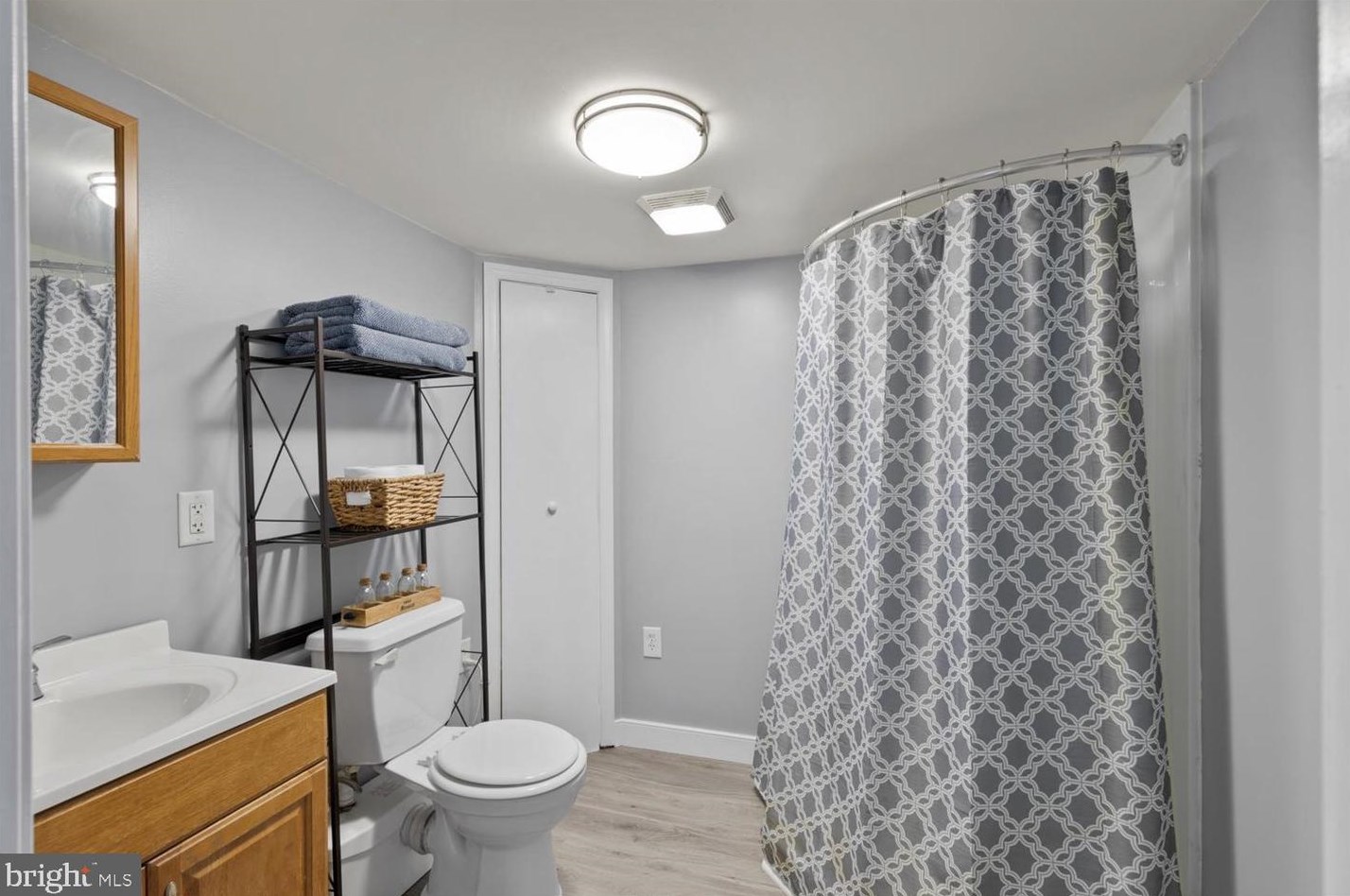 1021 Edgemoor Ct, Lancaster PA  17601-5131 exterior