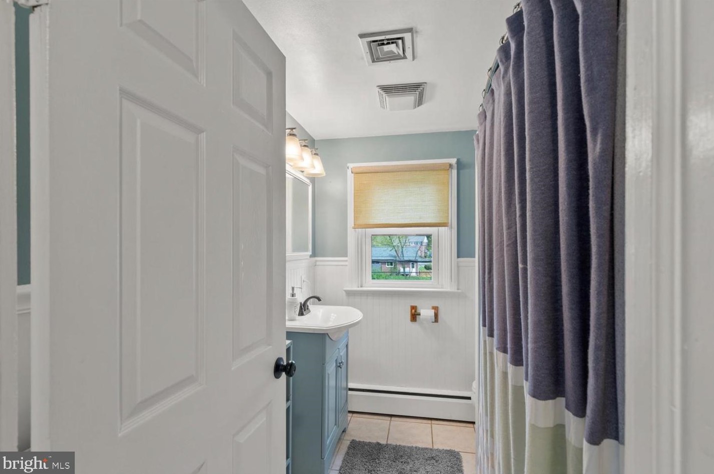 1021 Edgemoor Ct, Lancaster PA  17601-5131 exterior