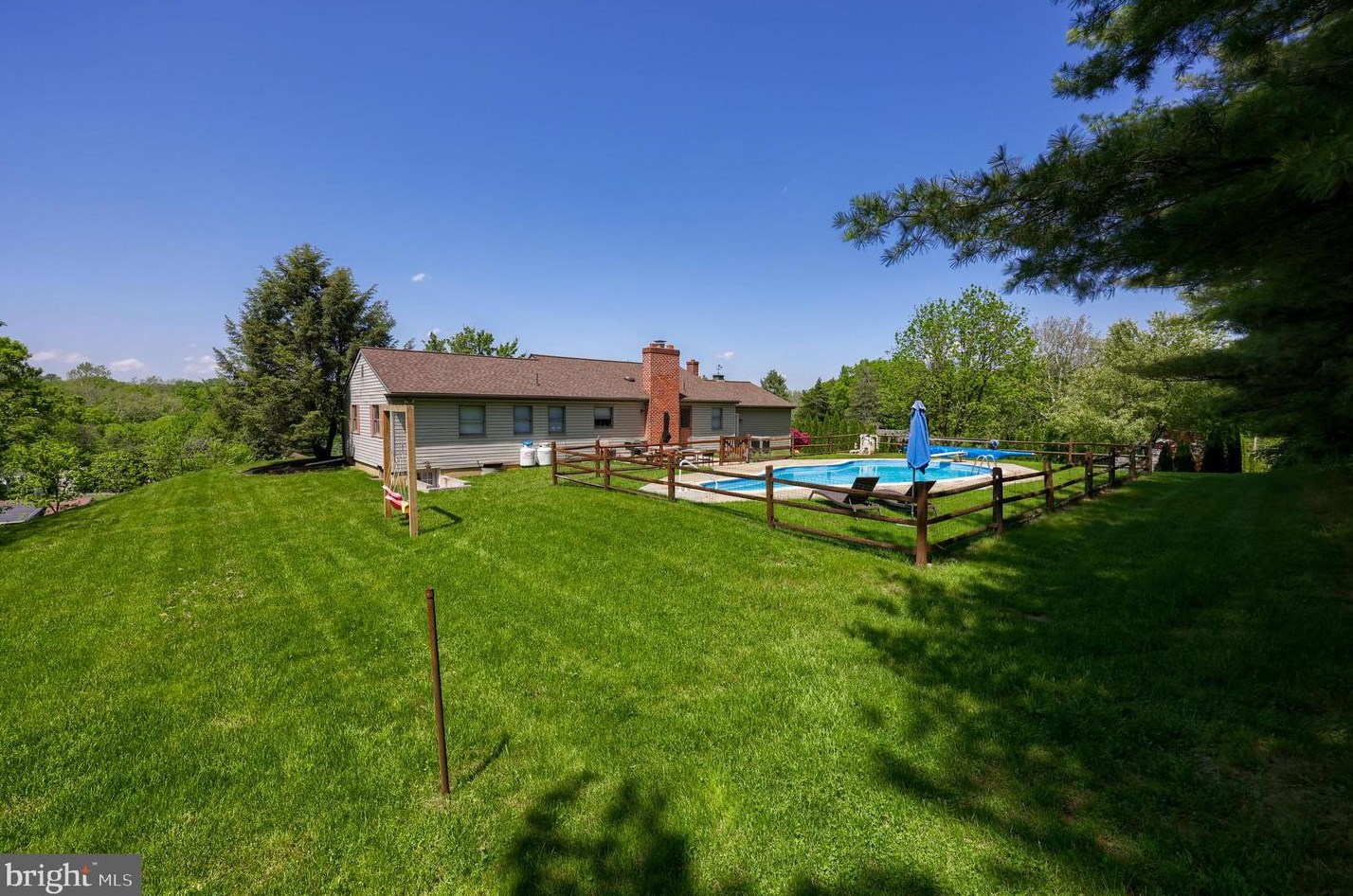 2112 Hollinger Rd, Lancaster PA  17602-4724 exterior