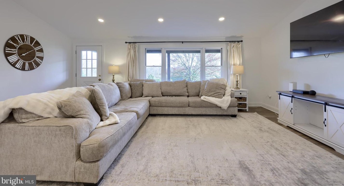 2112 Hollinger Rd, Lancaster PA  17602-4724 exterior
