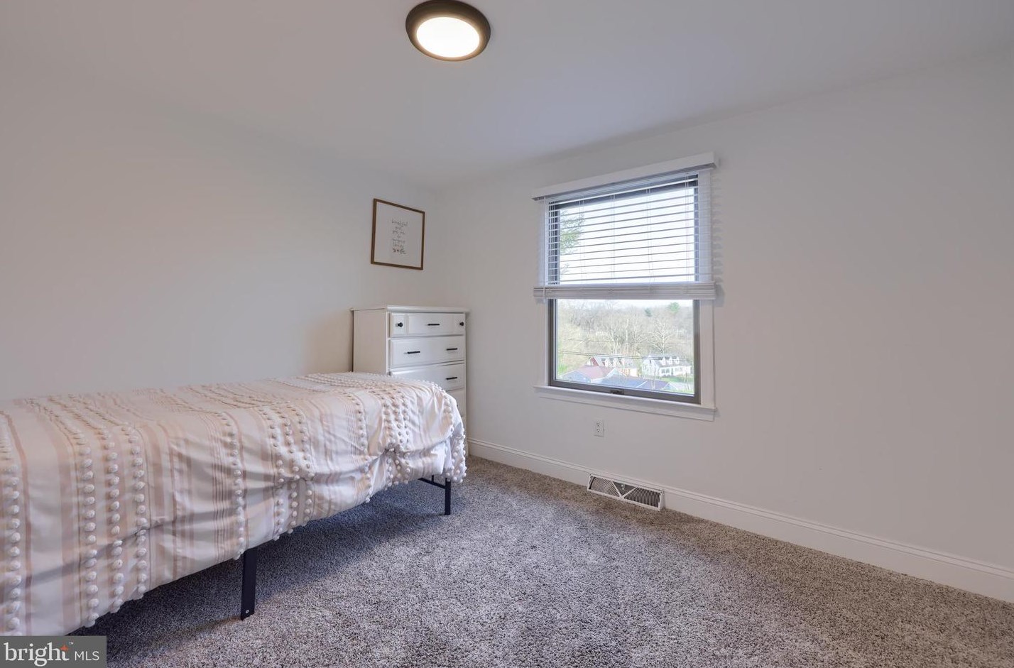 2112 Hollinger Rd, Lancaster PA  17602-4724 exterior