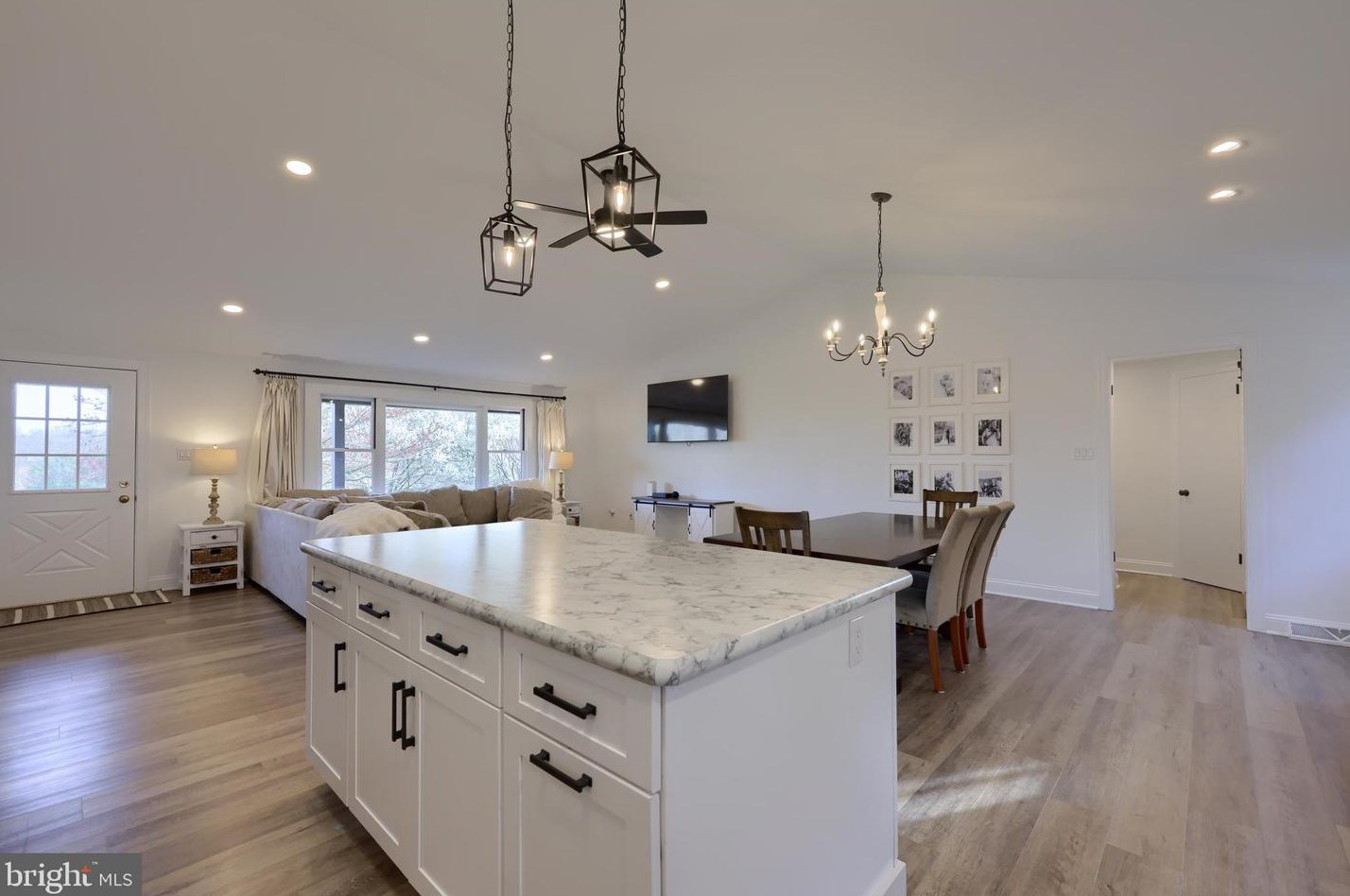 2112 Hollinger Rd, Lancaster PA  17602-4724 exterior