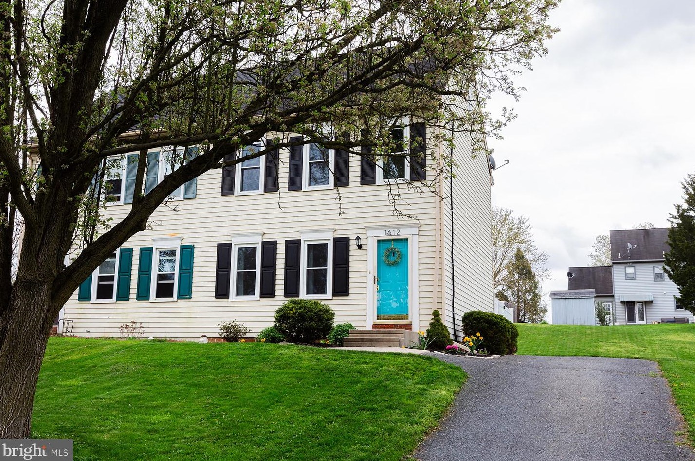 1612 Chadwick Cir, Lancaster PA  17603-9335 exterior