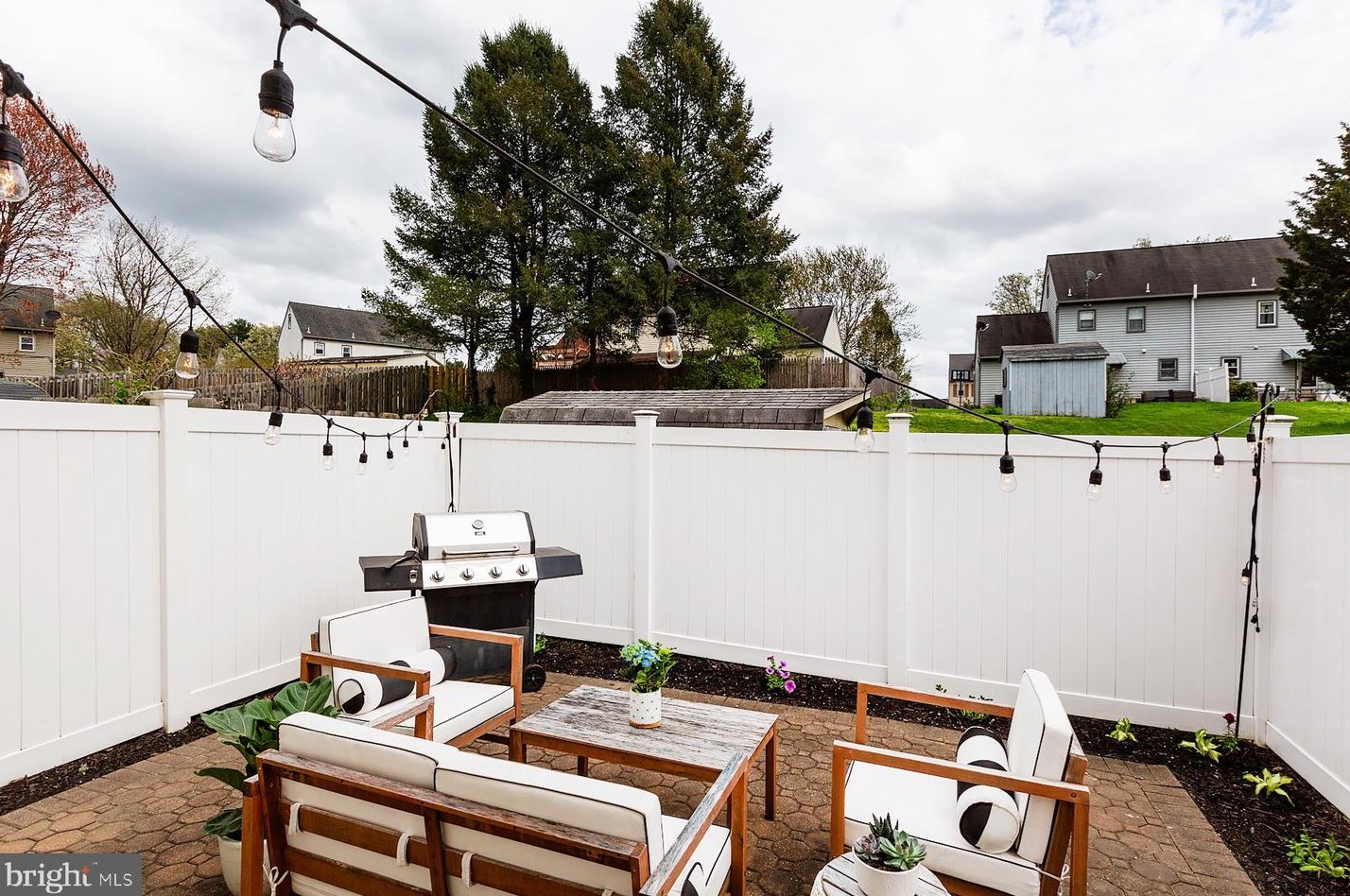 1612 Chadwick Cir, Lancaster PA  17603-9335 exterior