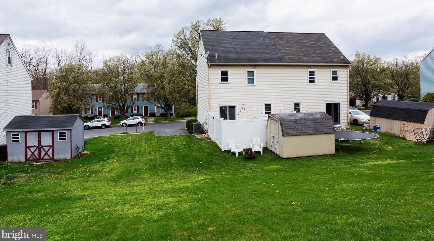 1612 Chadwick Cir, Lancaster PA  17603-9335 exterior