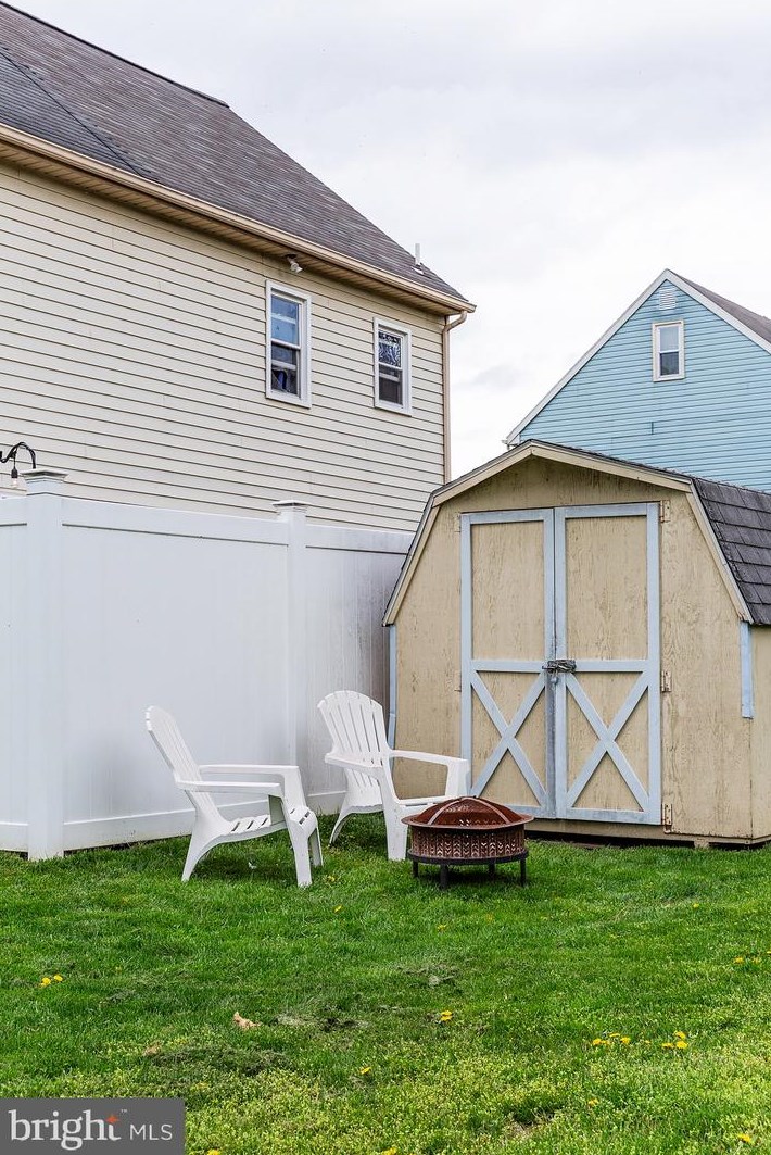 1612 Chadwick Cir, Lancaster PA  17603-9335 exterior