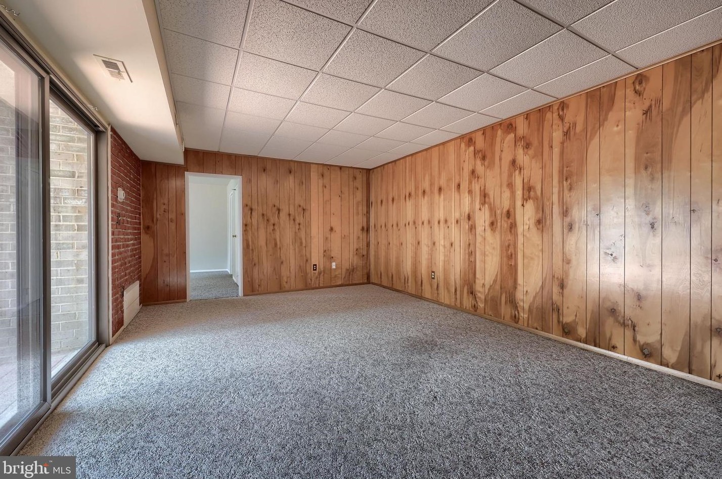 146 Valleybrook Dr, Lancaster PA  17601-4619 exterior