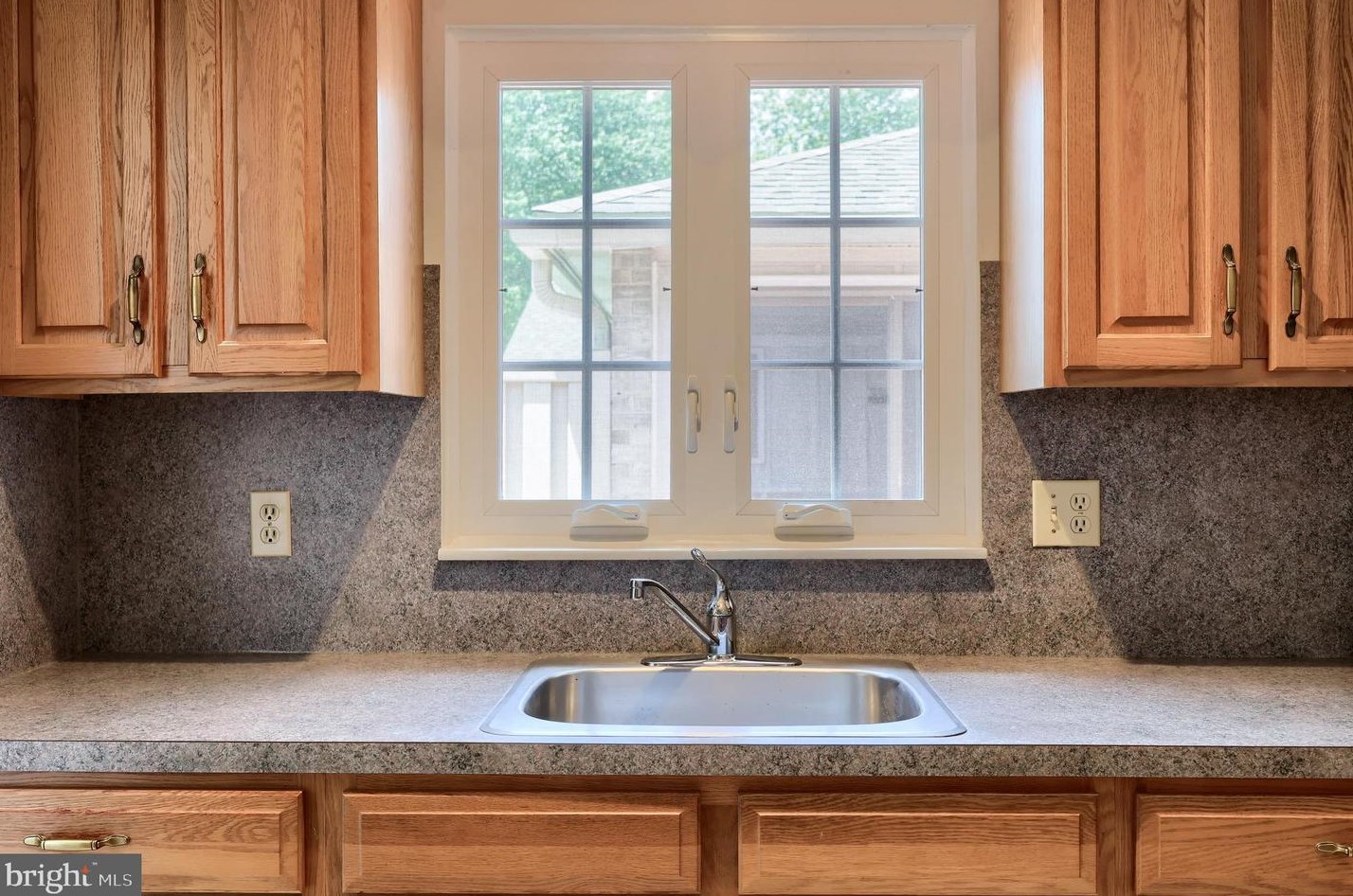 146 Valleybrook Dr, Lancaster PA  17601-4619 exterior