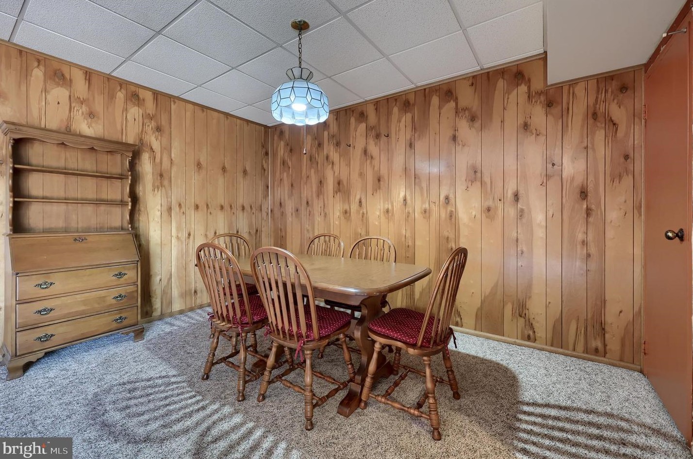 146 Valleybrook Dr, Lancaster PA  17601-4619 exterior