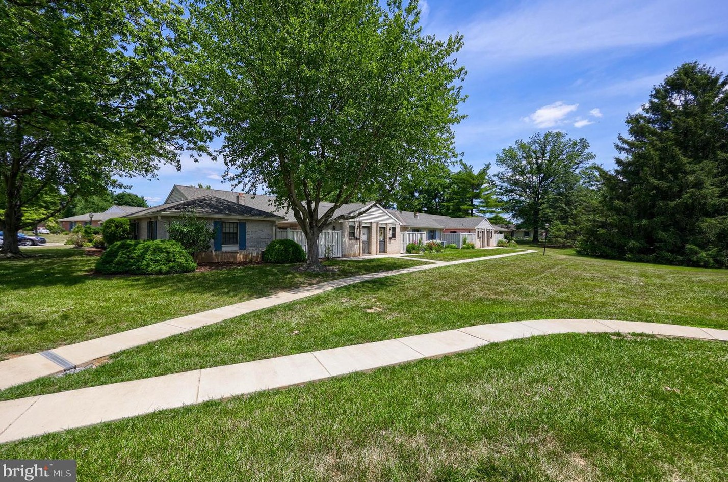 146 Valleybrook Dr, Lancaster PA  17601-4619 exterior