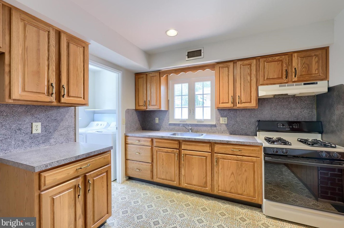 146 Valleybrook Dr, Lancaster PA  17601-4619 exterior