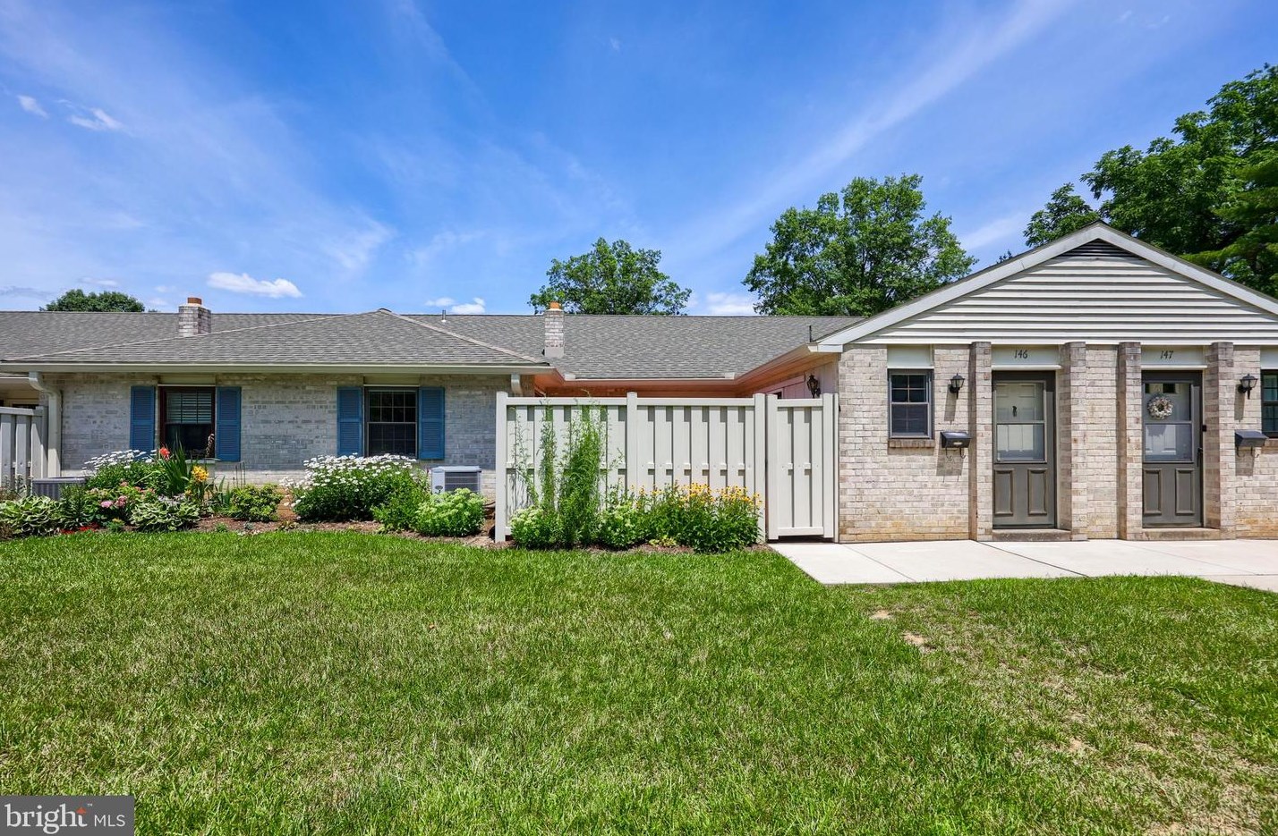 146 Valleybrook Dr, Lancaster PA  17601-4619 exterior