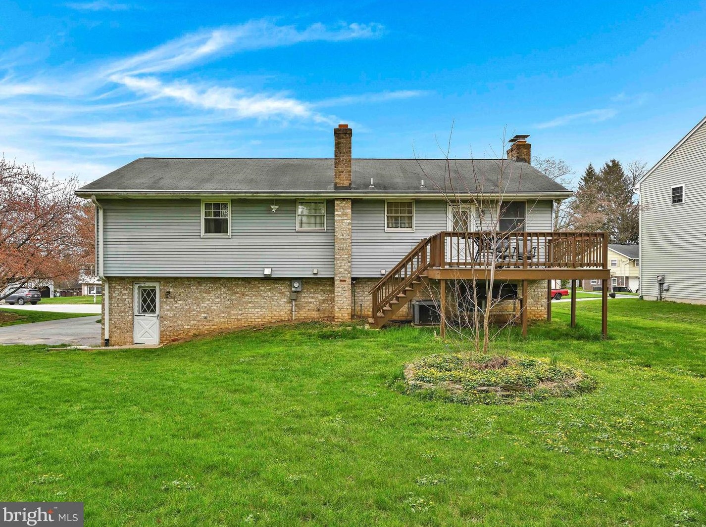 287 Longfellow Dr, Lancaster PA  17602-4017 exterior