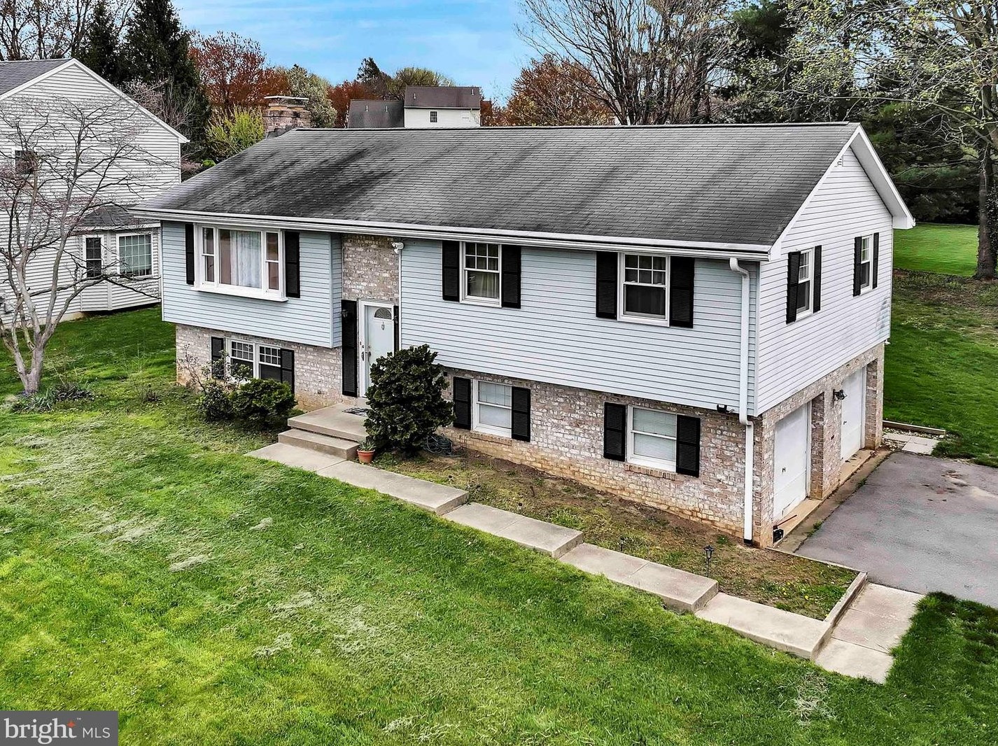 287 Longfellow Dr, Lancaster PA  17602-4015 exterior